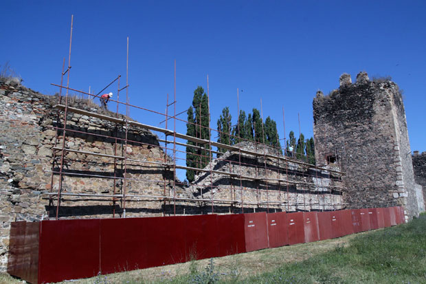 Почела обнова бедема тврђаве